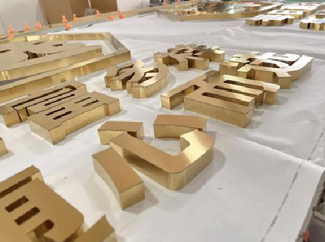  郎溪拉丝不锈钢字的特点。