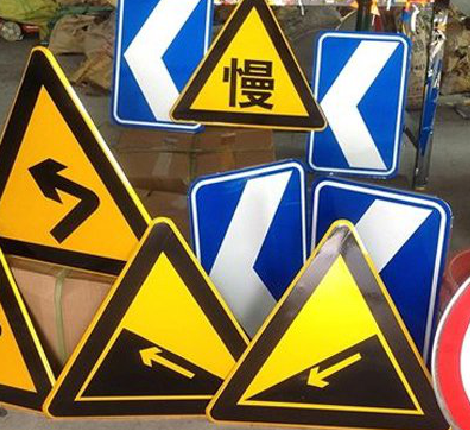  郎溪标识标牌中颜色的确定是很重要的。